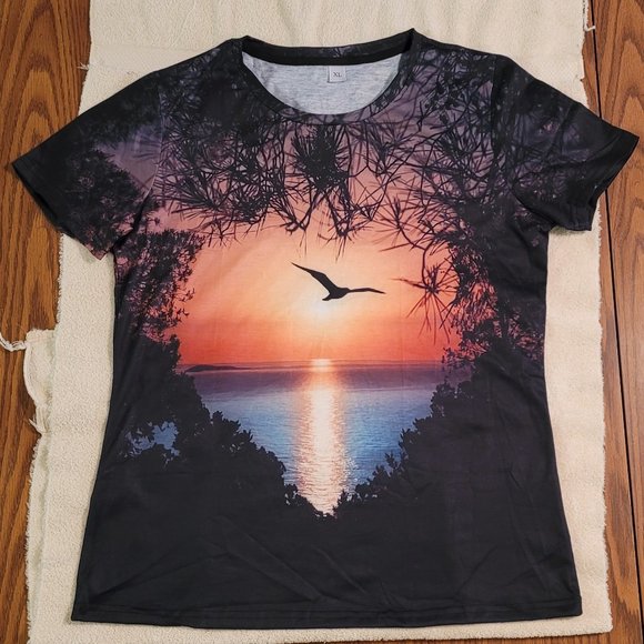Heart shaped ocean sunset printe design t-shirt  ize XL (fits more like a Large) - Picture 1 of 4